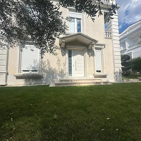 White House Tirana